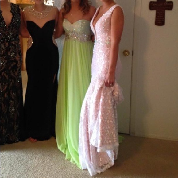 Formal Trunk Show Gown - Picture 8 of 9